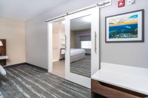 Hampton Inn & Suites Conway, Ar客房内的一张或多张床位
