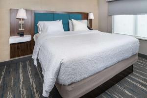 Hampton Inn & Suites Conway, Ar客房内的一张或多张床位