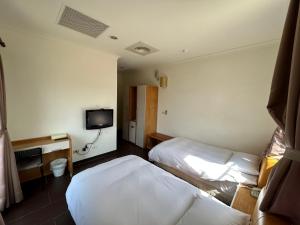 Postel nebo postele na pokoji v ubytování 富喜民宿二館