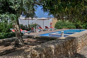 Bassein majutusasutuses Ta Benna Villa või selle lähedal