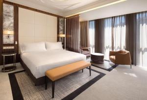 DoubleTree By Hilton A Coruña客房内的一张或多张床位