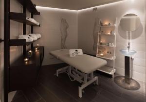 DoubleTree By Hilton A CoruñaSpa和/或其他健康设施