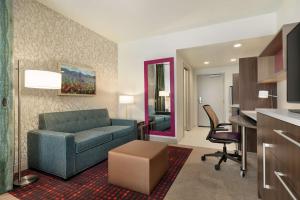 A seating area at Home2 Suites By Hilton Ephrata