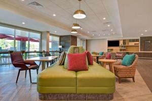 Posezení v ubytování Home2 Suites Corpus Christi Southeast, Tx