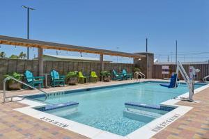 Bazén v ubytování Home2 Suites Corpus Christi Southeast, Tx nebo v jeho okolí