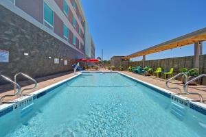 Bazén v ubytování Home2 Suites Corpus Christi Southeast, Tx nebo v jeho okolí
