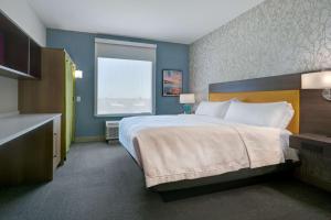 Postel nebo postele na pokoji v ubytování Home2 Suites Corpus Christi Southeast, Tx