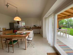 a kitchen and dining room with a table and chairs at B&B Casa Trambasore in Caprino Veronese