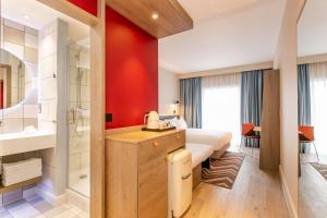 Hampton By Hilton Blackburn客房内的一张或多张床位