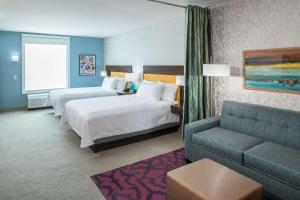 Home2 Suites by Hilton Fort Worth Cultural District客房内的一张或多张床位
