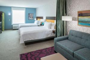 Home2 Suites by Hilton Fort Worth Cultural District客房内的一张或多张床位