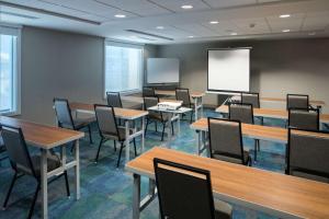 Home2 Suites by Hilton Fort Worth Cultural District商务区和/或会议室
