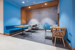 Area tempat duduk di Hampton By Hilton Warsaw Reduta