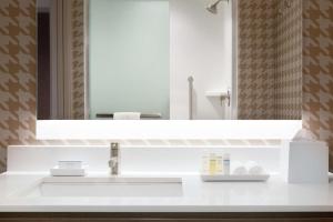Home2 Suites By Hilton Ogden的一间浴室