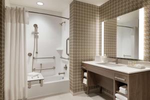 Home2 Suites By Hilton Ogden的一间浴室