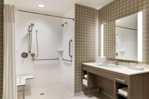 Home2 Suites By Hilton Ogden的一间浴室