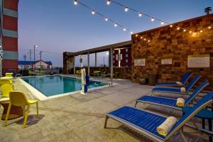 Bazén v ubytování Home2 Suites By Hilton Odessa nebo v jeho okolí