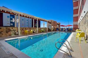 Bazén v ubytování Home2 Suites By Hilton Odessa nebo v jeho okolí