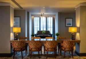 Гостиная зона в Leonardo Royal Hotel Brighton Waterfront