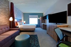 TV a/nebo společenská místnost v ubytování Home2 Suites By Hilton Odessa