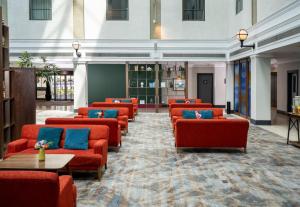 Гостиная зона в Leonardo Royal Hotel Brighton Waterfront
