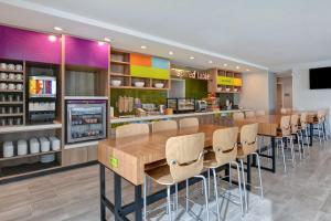 เลานจ์หรือบาร์ของ Home2 Suites By Hilton Savannah Midtown, Ga