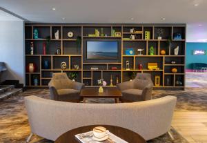 Гостиная зона в Leonardo Royal Hotel Brighton Waterfront