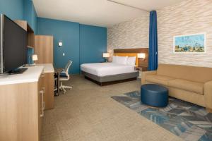 Home2 Suites By Hilton Boise Downtown的电视和/或娱乐中心