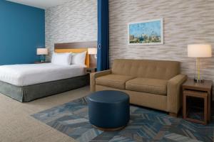 Home2 Suites By Hilton Boise Downtown客房内的一张或多张床位