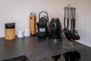 a counter top with utensils on top of it at Boerderijkamer de Hooizolder in Wijhe