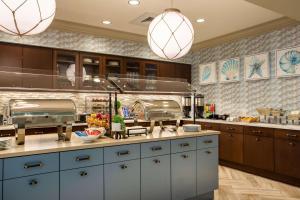 Kuchyň nebo kuchyňský kout v ubytování Homewood Suites By Hilton Myrtle Beach Coastal Grand Mall