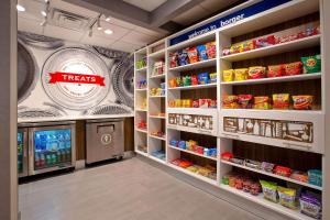 Supermarket nebo jiné obchody v  hotelu nebo okolí