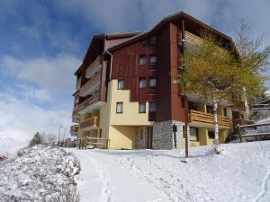a building on top of a snow covered slope at Studio Peisey-Vallandry, 1 pièce, 4 personnes - FR-1-411-137 in Landry