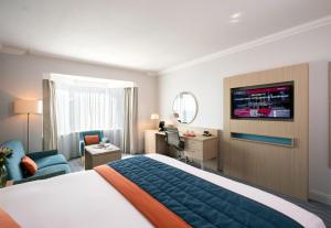 Кровать или кровати в номере Leonardo Royal Hotel Brighton Waterfront