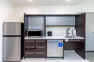 Kuchyň nebo kuchyňský kout v ubytování Home2 Suites By Hilton Midland East, Tx