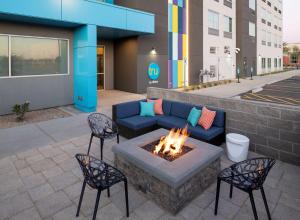Tru By Hilton Phoenix Glendale Westgate的休息区