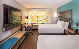 Postel nebo postele na pokoji v ubytování Tru By Hilton Phoenix Glendale Westgate + 37 fotografií
