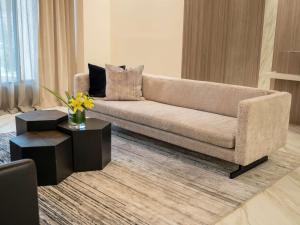 Area soggiorno di MS Milenium Monterrey Curio Collection by Hilton
