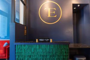 The Exchange Sacramento, Curio Collection By Hilton的证书、奖牌、标识或其他文件