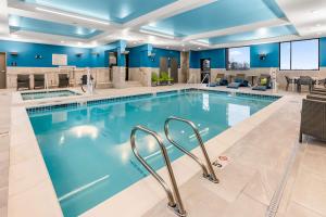 Bazén v ubytování Hampton Inn & Suites Tigard nebo v jeho okolí