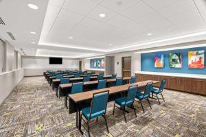 TV a/nebo společenská místnost v ubytování Hampton Inn & Suites Tigard