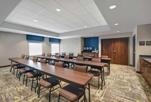 Hampton Inn Cave City, KY商务区和/或会议室