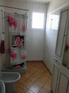 Bilik mandi di Coquet appartement T2 en pavillon