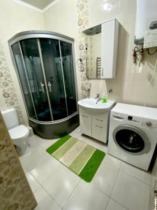 a bathroom with a washing machine and a sink at Майлина 10 аэропорт in (( Turksib ))