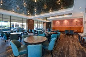 a restaurant with tables and chairs and a waiting room at Home2 Suites By Hilton Kalamazoo Downtown, Mi in Kalamazoo
