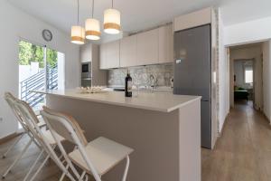 O bucătărie sau chicinetă la Villa JAS San Juan