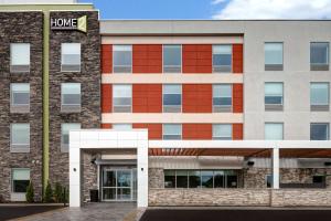 an office building with a sign that reads home at Home2 Suites By Hilton Lincolnshire Chicago in Lincolnshire