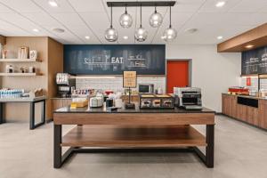 a kitchen with a counter in a store at Hampton Inn Bellingham Airport, WA in Bellingham