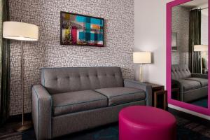 Home2 Suites By Hilton Bend, Or的休息区