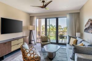 TV a/nebo společenská místnost v ubytování Hilton Grand Vacations Club Maui Bay Villas